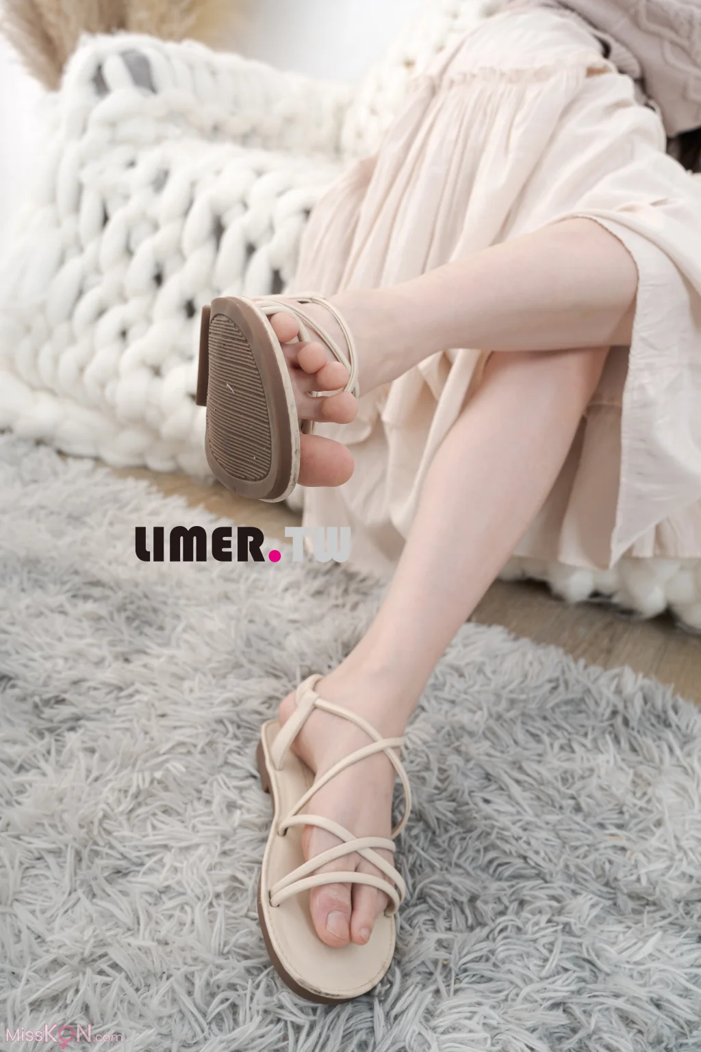 [Limerence原创] No.097_ Miya 涼鞋 素甲 粉嫩通紅裸足 一次滿足