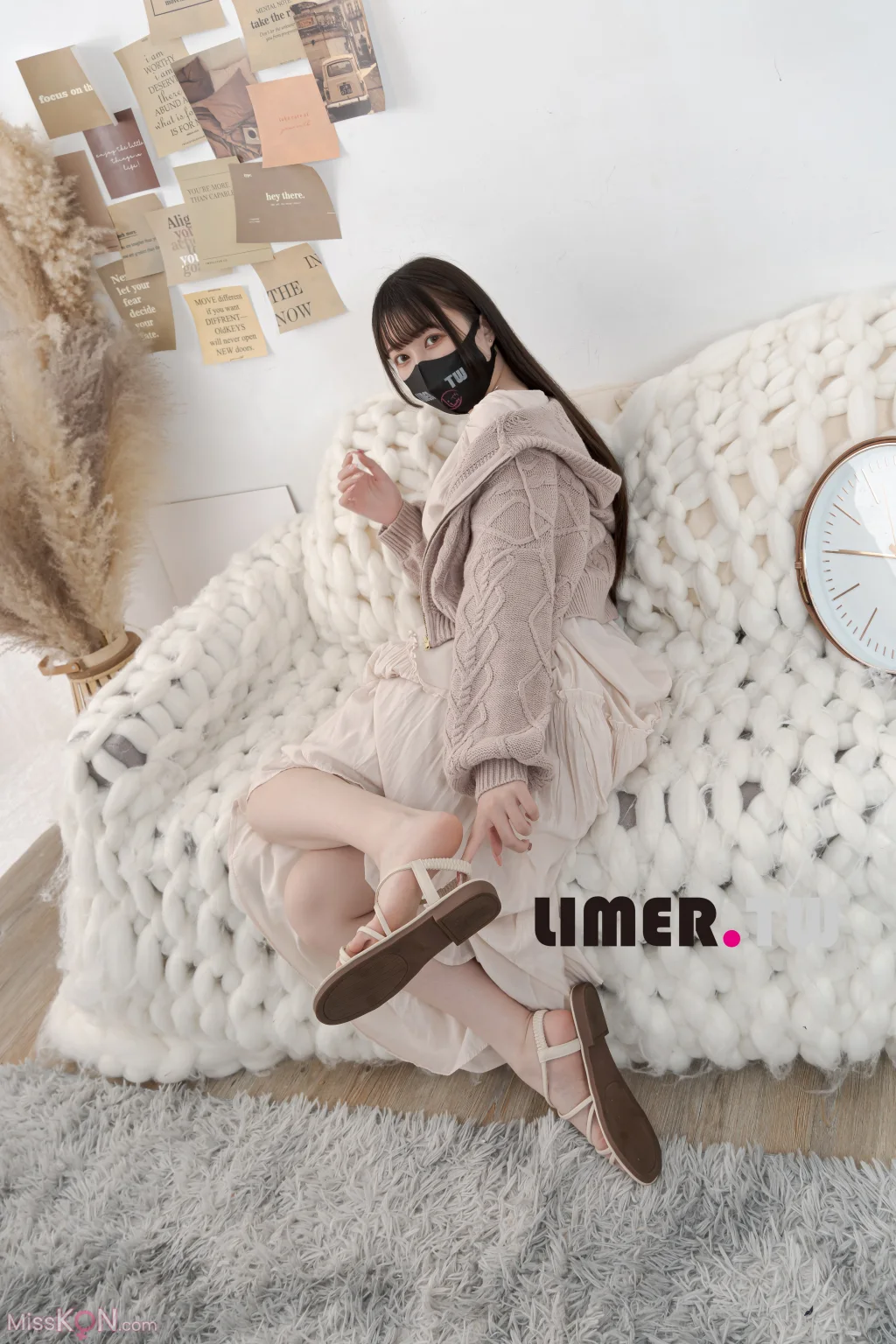 [Limerence原创] No.097_ Miya 涼鞋 素甲 粉嫩通紅裸足 一次滿足