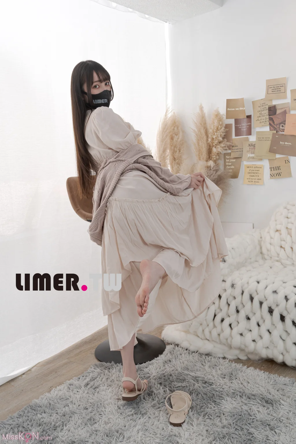 [Limerence原创] No.097_ Miya 涼鞋 素甲 粉嫩通紅裸足 一次滿足