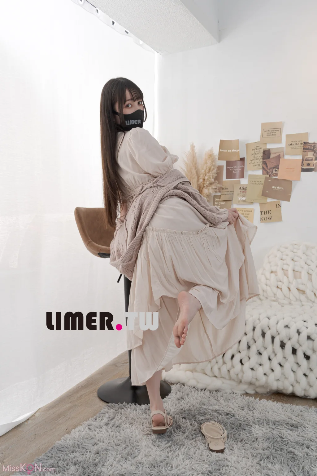 [Limerence原创] No.097_ Miya 涼鞋 素甲 粉嫩通紅裸足 一次滿足