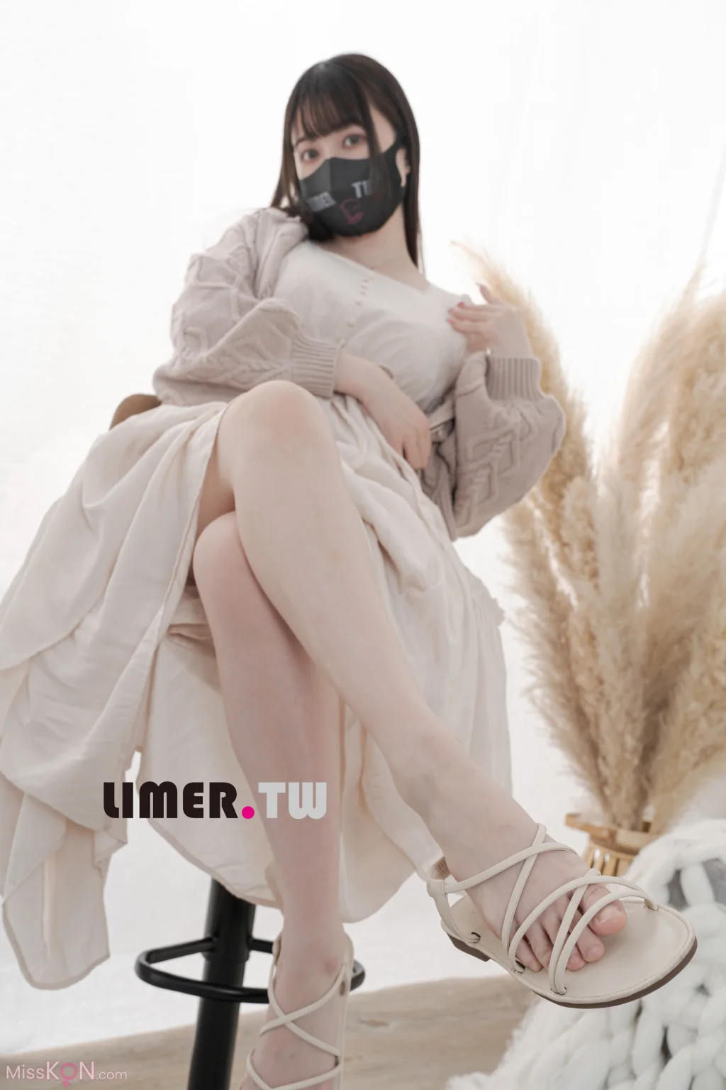 [Limerence原创] No.097_ Miya 涼鞋 素甲 粉嫩通紅裸足 一次滿足