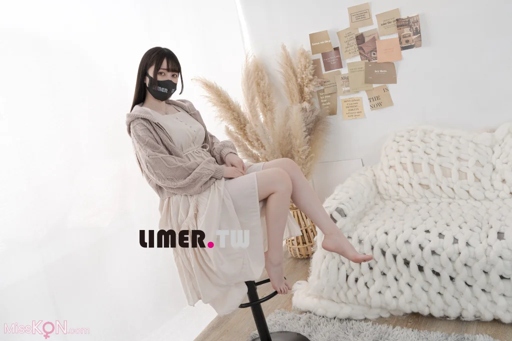 [Limerence原创] No.097_ Miya 涼鞋 素甲 粉嫩通紅裸足 一次滿足