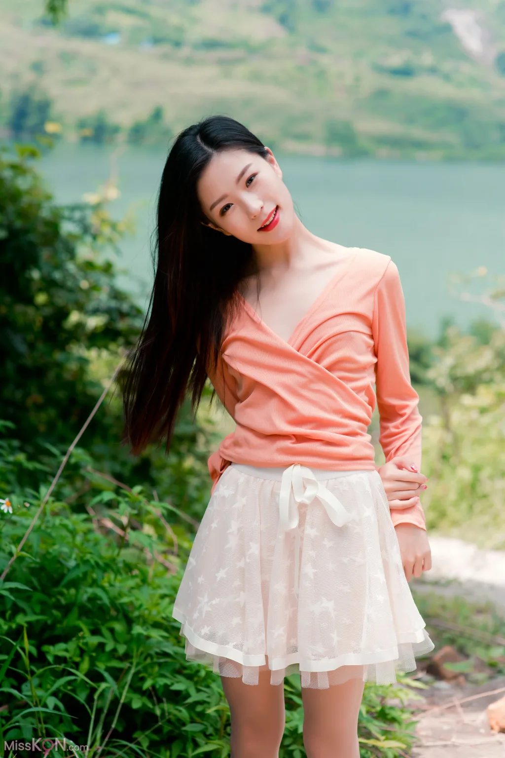 [Private Photoshoot] 杨子嫣_ 户外女神的丝袜秀