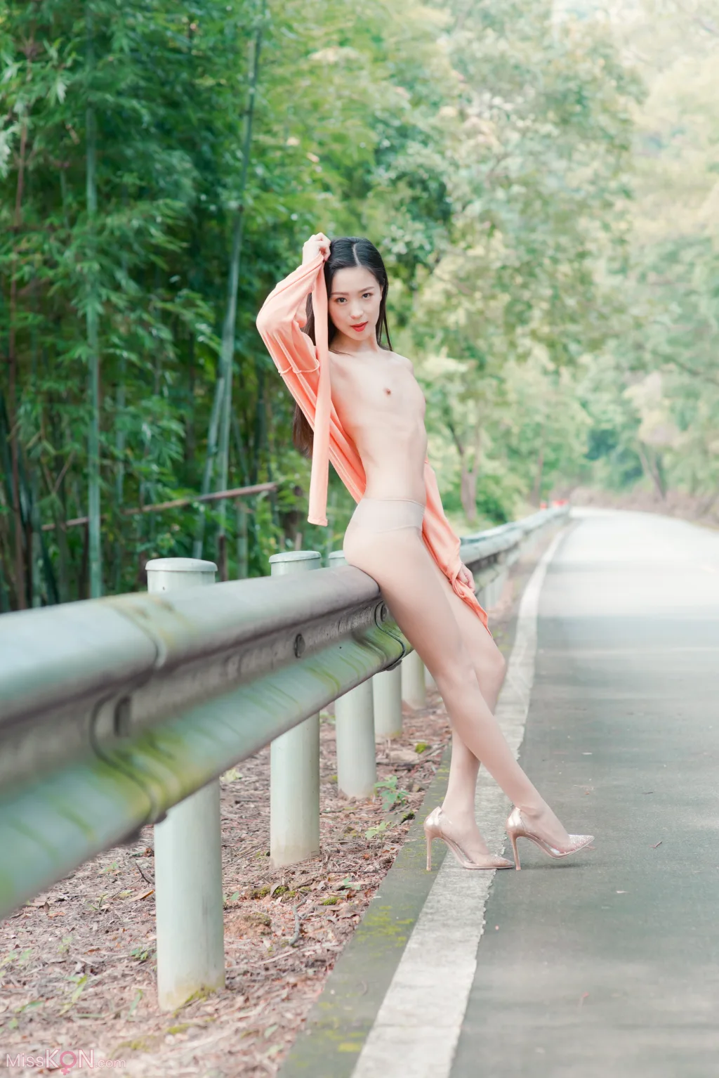 [Private Photoshoot] 杨子嫣_ 户外女神的丝袜秀