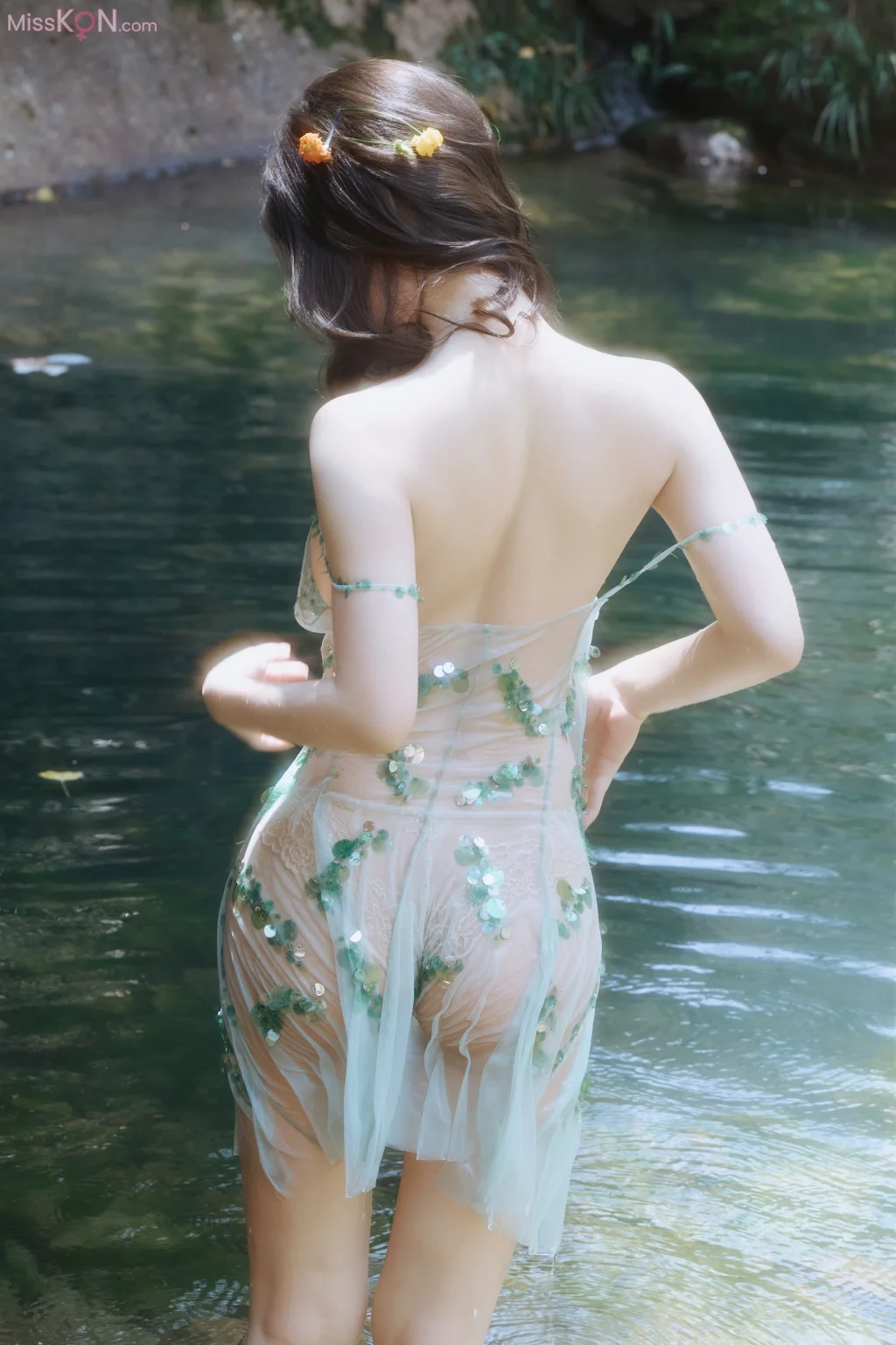 [XR Uncensored] Yin Tian Tian (尹甜甜)_ R18 秀人网模特 溪水边