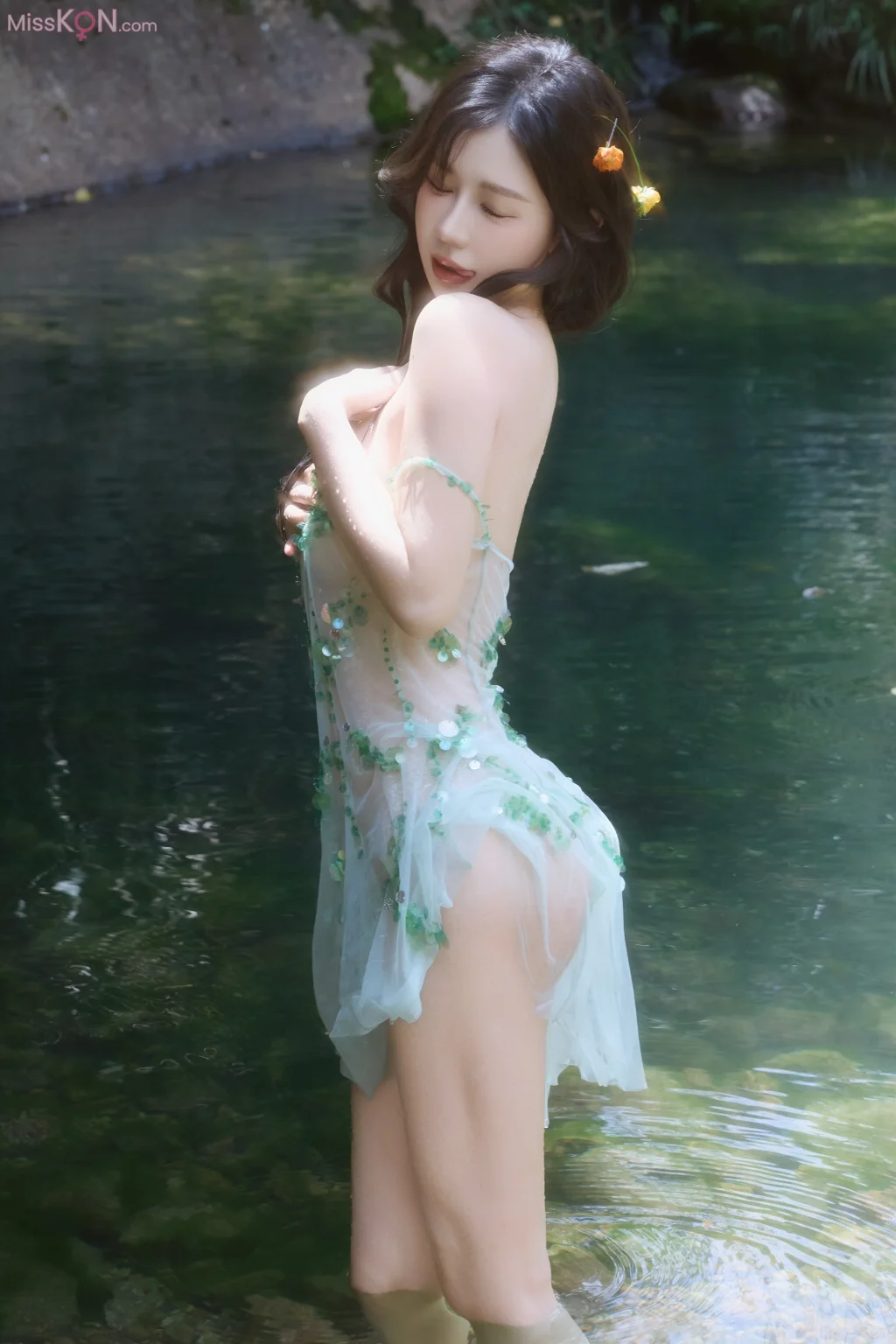 [XR Uncensored] Yin Tian Tian (尹甜甜)_ R18 秀人网模特 溪水边