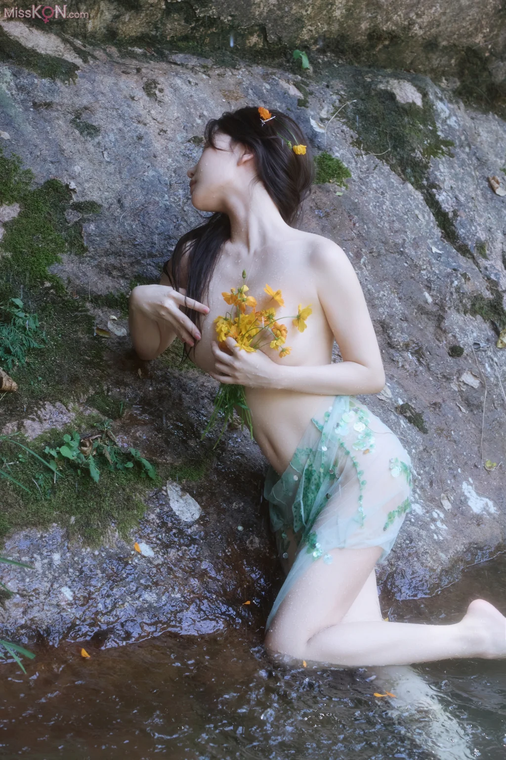 [XR Uncensored] Yin Tian Tian (尹甜甜)_ R18 秀人网模特 溪水边