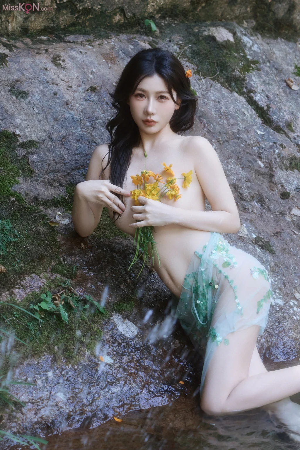 [XR Uncensored] Yin Tian Tian (尹甜甜)_ R18 秀人网模特 溪水边