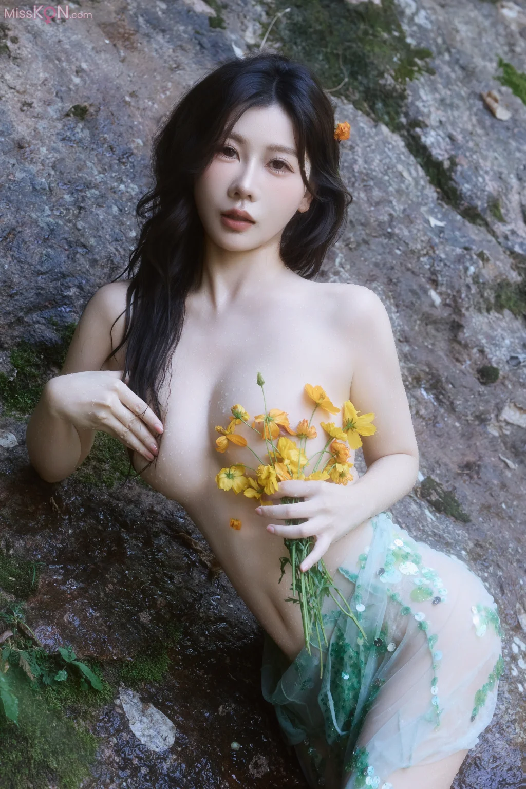 [XR Uncensored] Yin Tian Tian (尹甜甜)_ R18 秀人网模特 溪水边