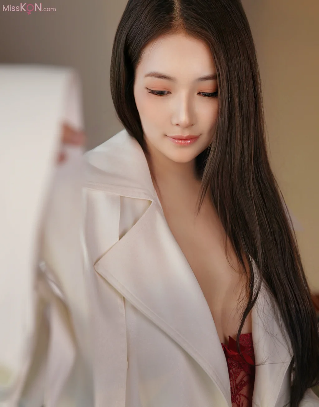 [XR Uncensored] 娅轩ELVA_ R18 秀人网模特 风衣下的红色诱惑