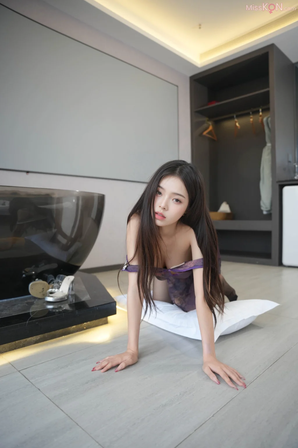 [XR Uncensored] 小奶娇_ R18 秀人网模特 复古旗袍黑丝