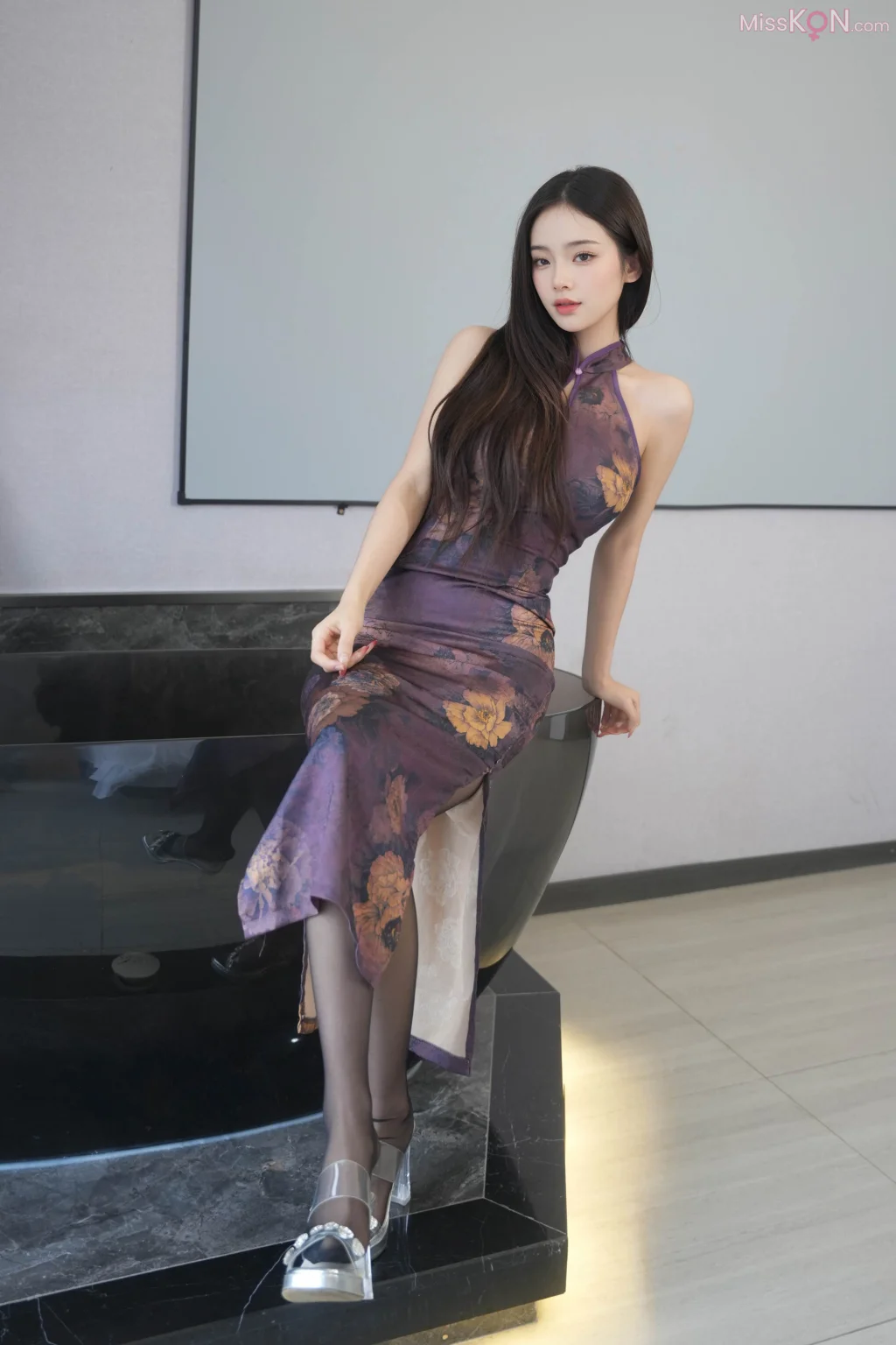 [XR Uncensored] 小奶娇_ R18 秀人网模特 复古旗袍黑丝