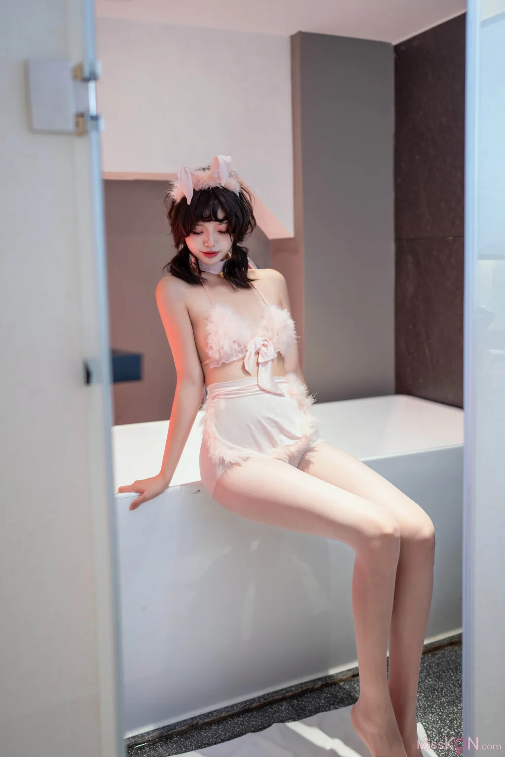 [XR Uncensored] 巧巧_ R18 秀人网模特 粉红色的小兔子