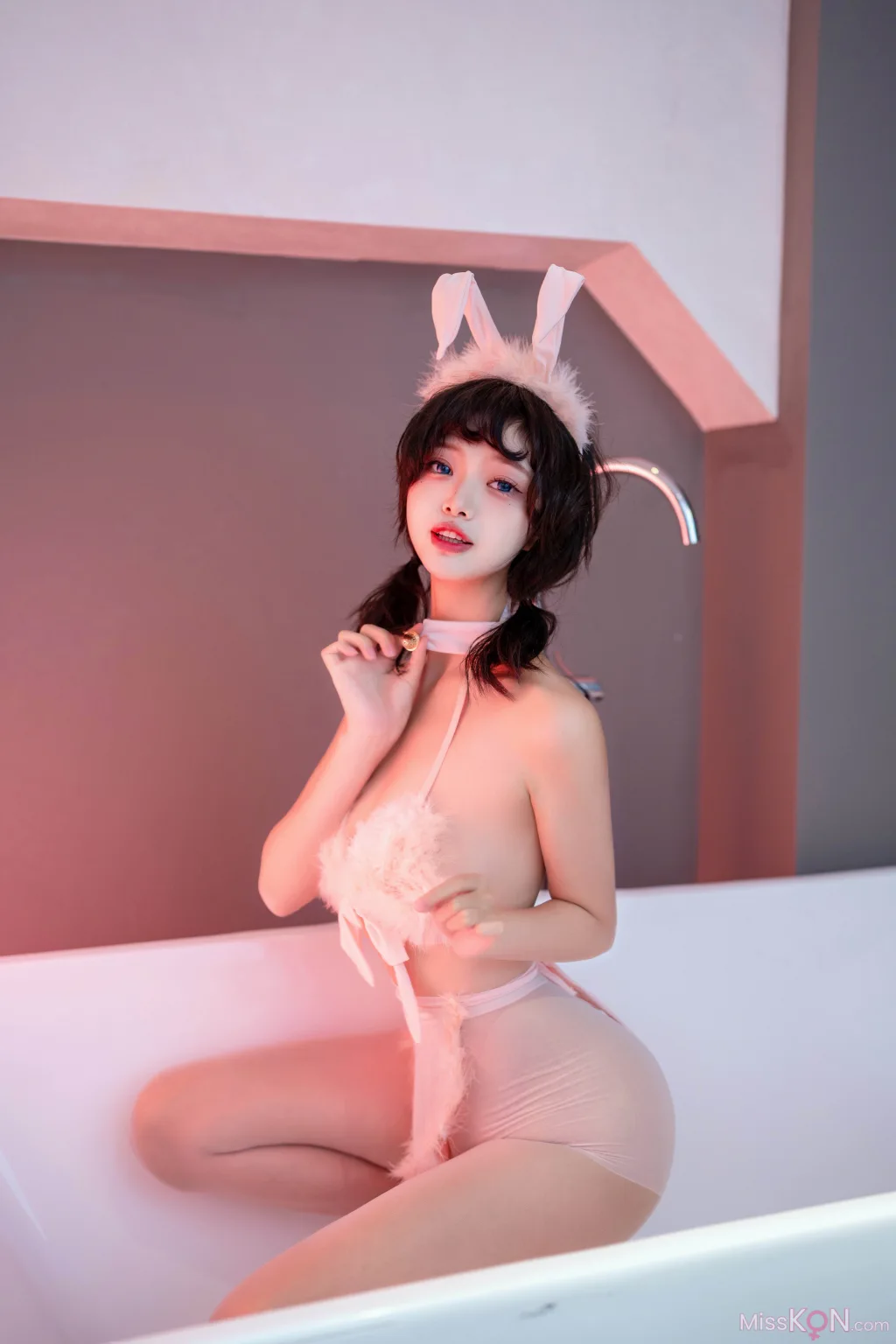 [XR Uncensored] 巧巧_ R18 秀人网模特 粉红色的小兔子