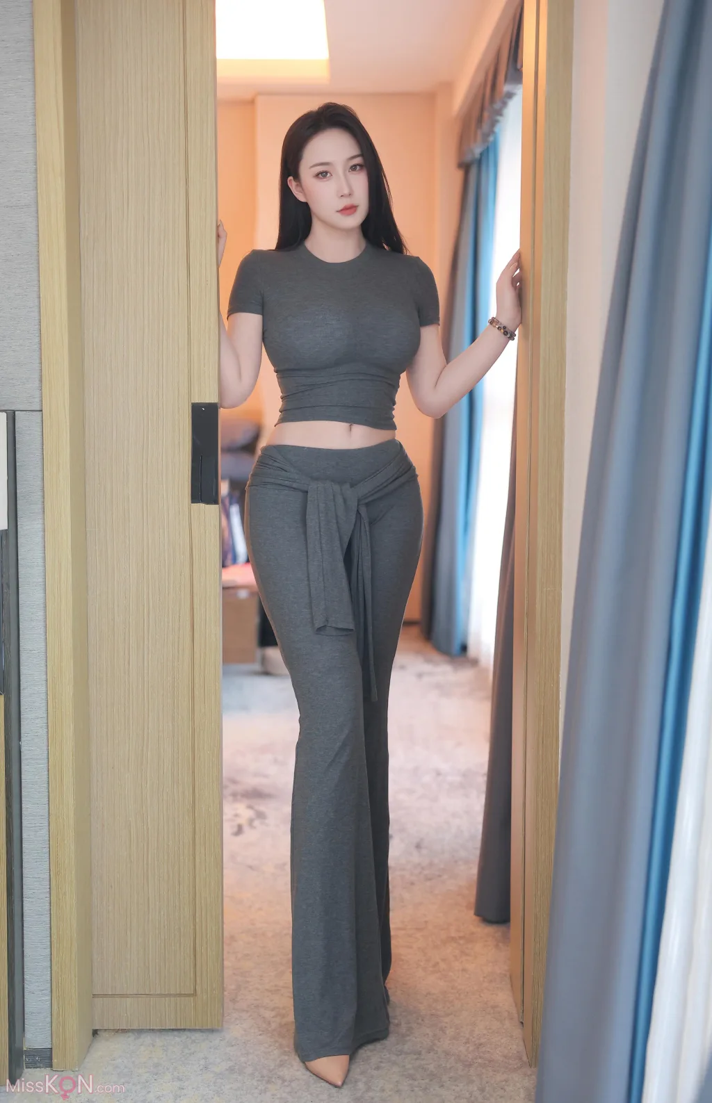 [XR Uncensored] 林昔予yorki_ R18 秀人网模特 巨乳女神的黑丝诱惑