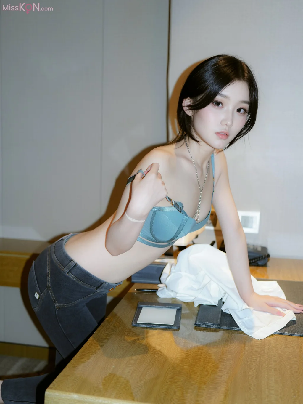 [XR Uncensored] 汁汁_ R18 秀人网模特 实习期女秘书