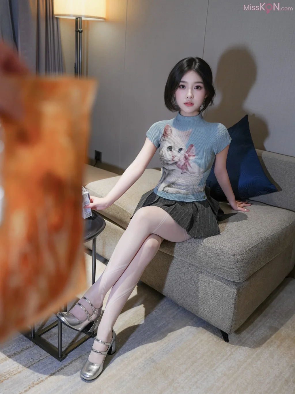 [XR Uncensored] 汁汁_ R18 秀人网模特 爱吃鸡腿的姑娘