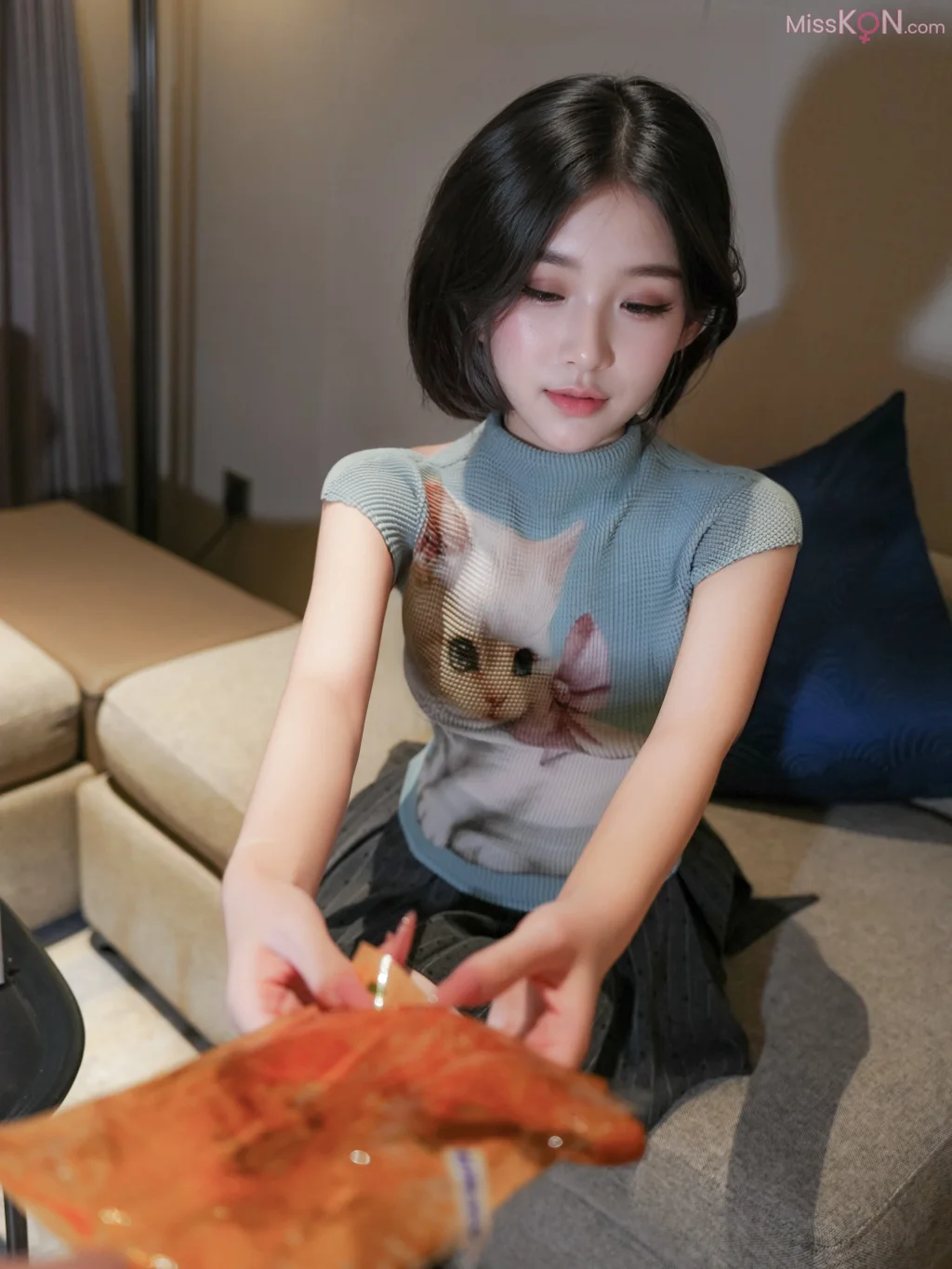 [XR Uncensored] 汁汁_ R18 秀人网模特 爱吃鸡腿的姑娘
