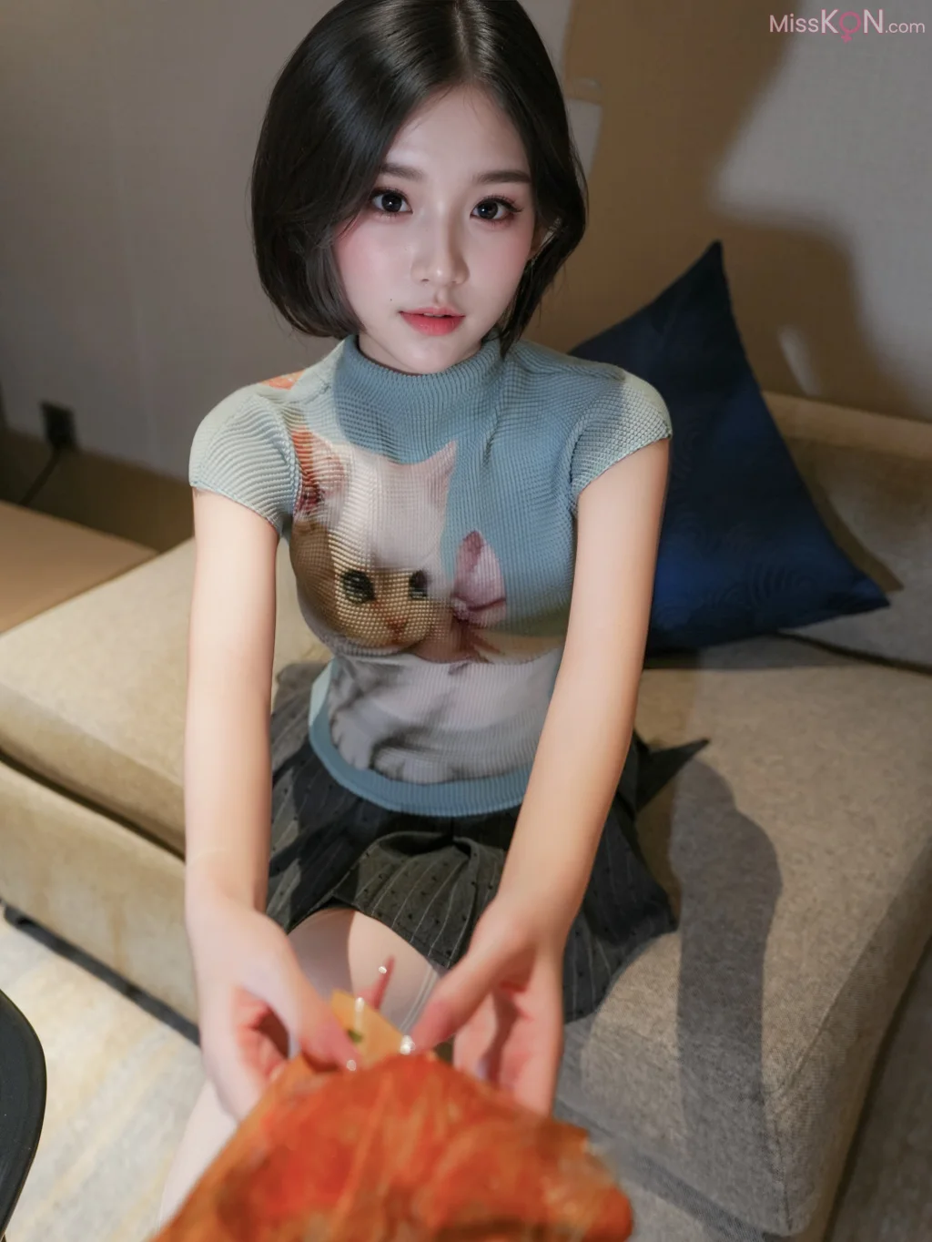 [XR Uncensored] 汁汁_ R18 秀人网模特 爱吃鸡腿的姑娘