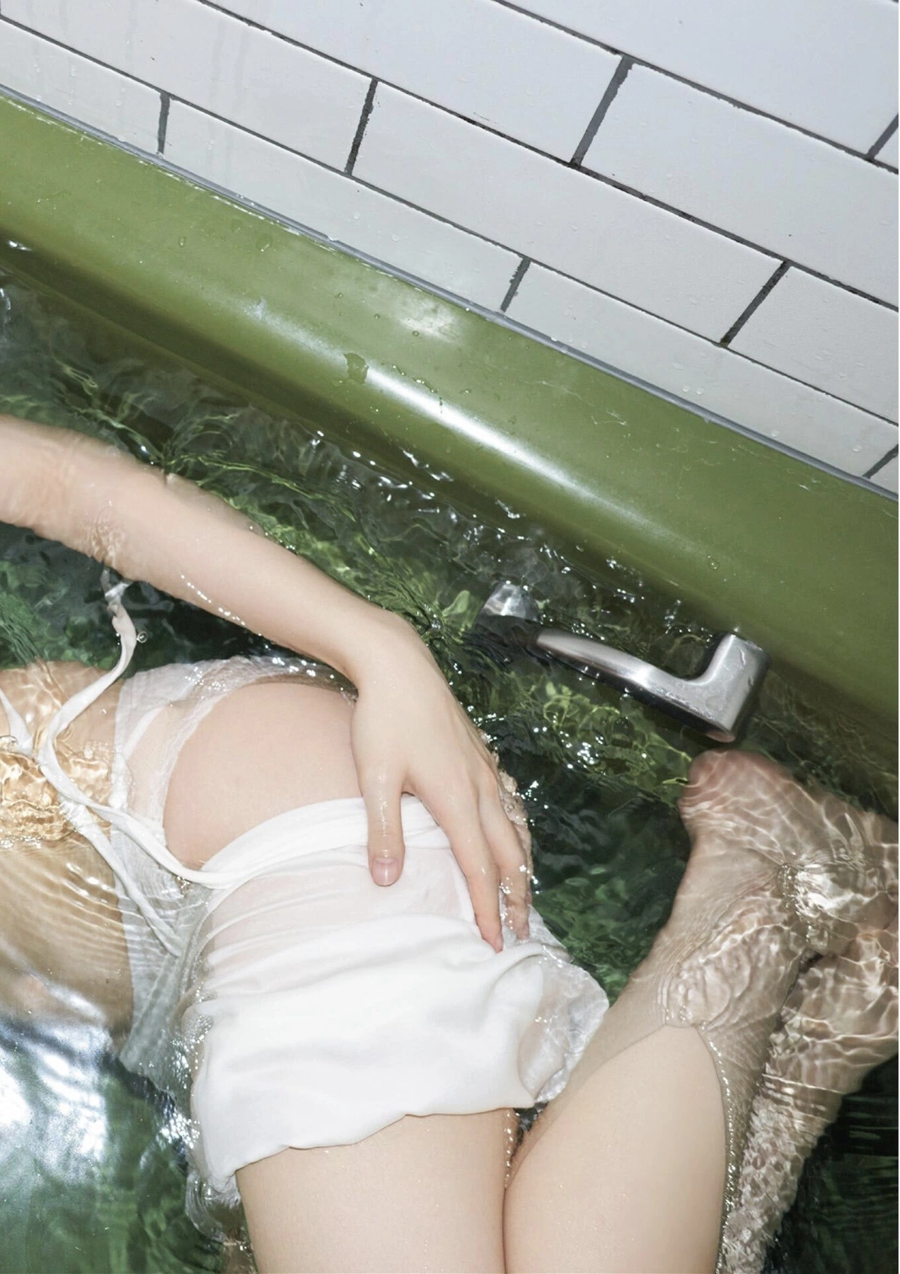 Toutomiwokanjite Sakurai 尊みを感じて桜井, B.L.T. 写真集 Monster Round 4