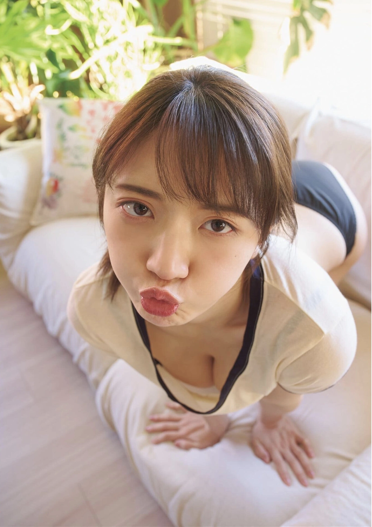 Toutomiwokanjite Sakurai 尊みを感じて桜井, B.L.T. 写真集 Monster Round 4