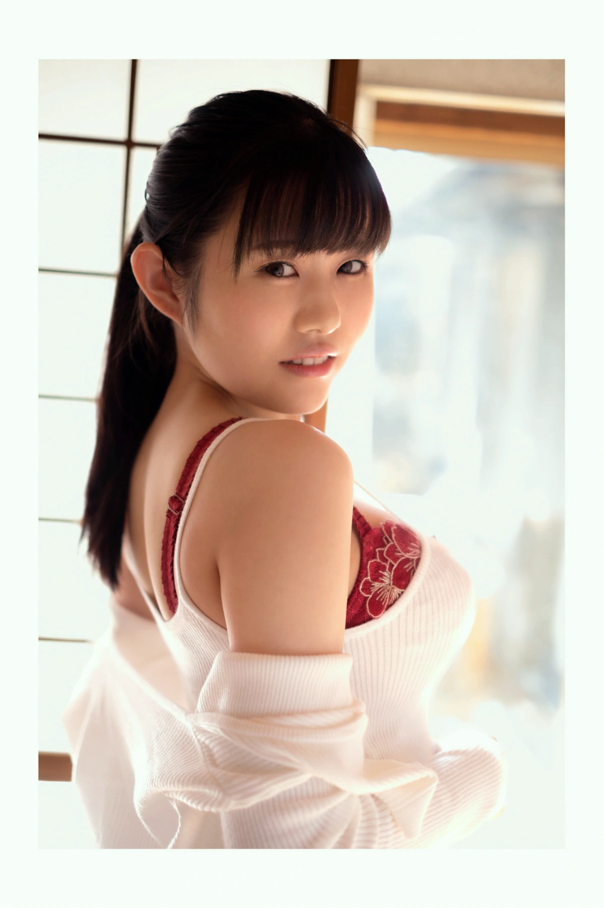 Maya Kikuchi 菊池まや, グラビア写真集 君の視線に焦がされて