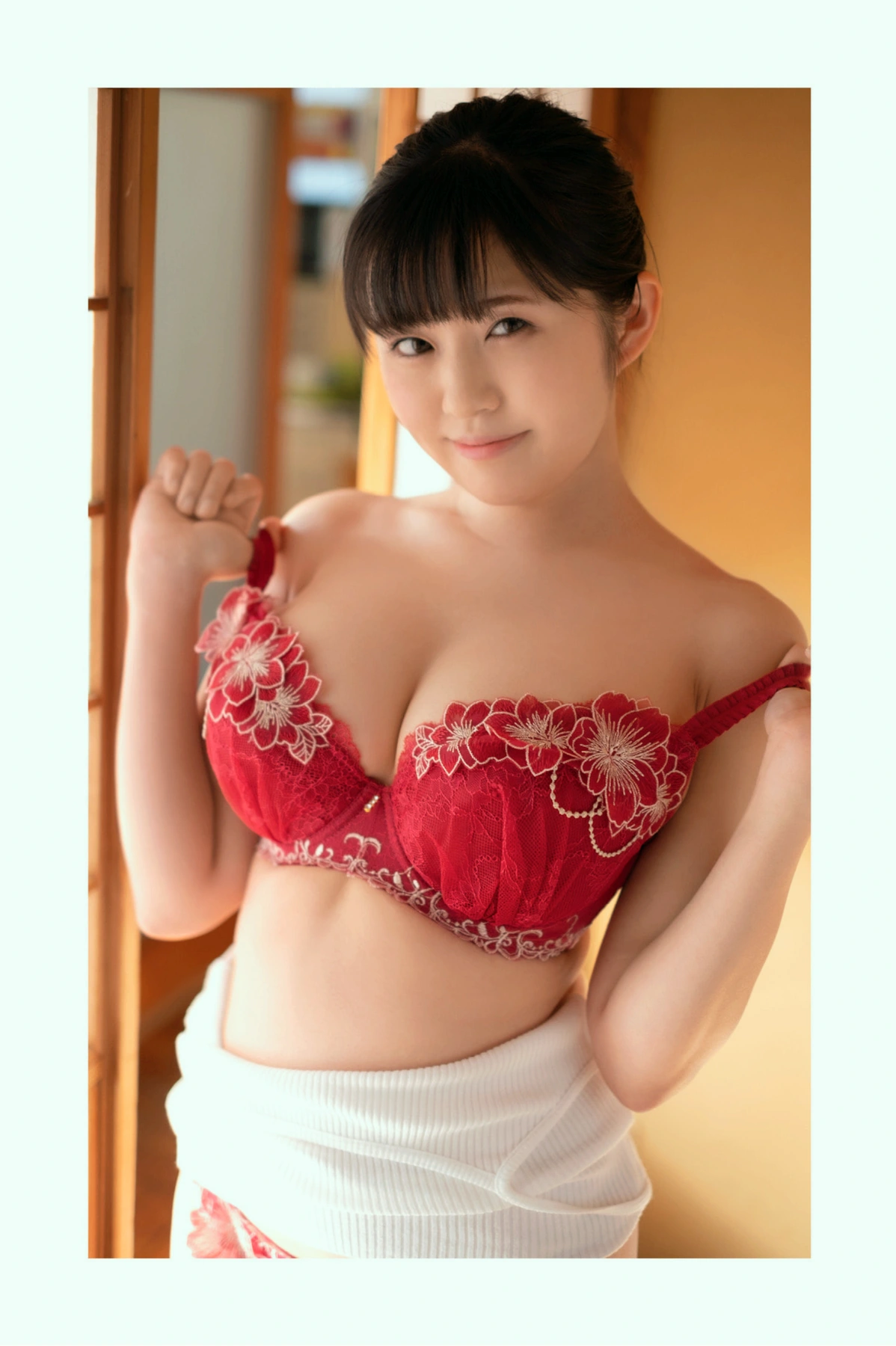 Maya Kikuchi 菊池まや, グラビア写真集 君の視線に焦がされて