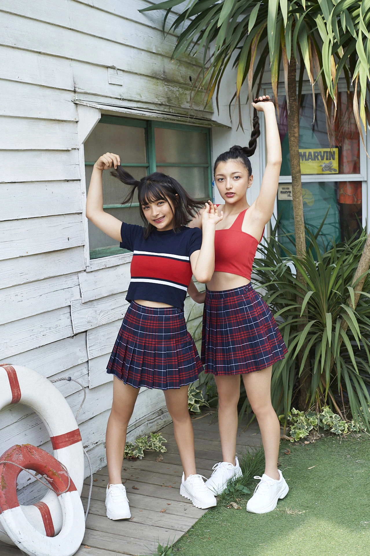 Erika エリカ, Marina マリナ, ヤンマガデジタル写真 「Eri－Mari エリマリ姉妹」 Set.02