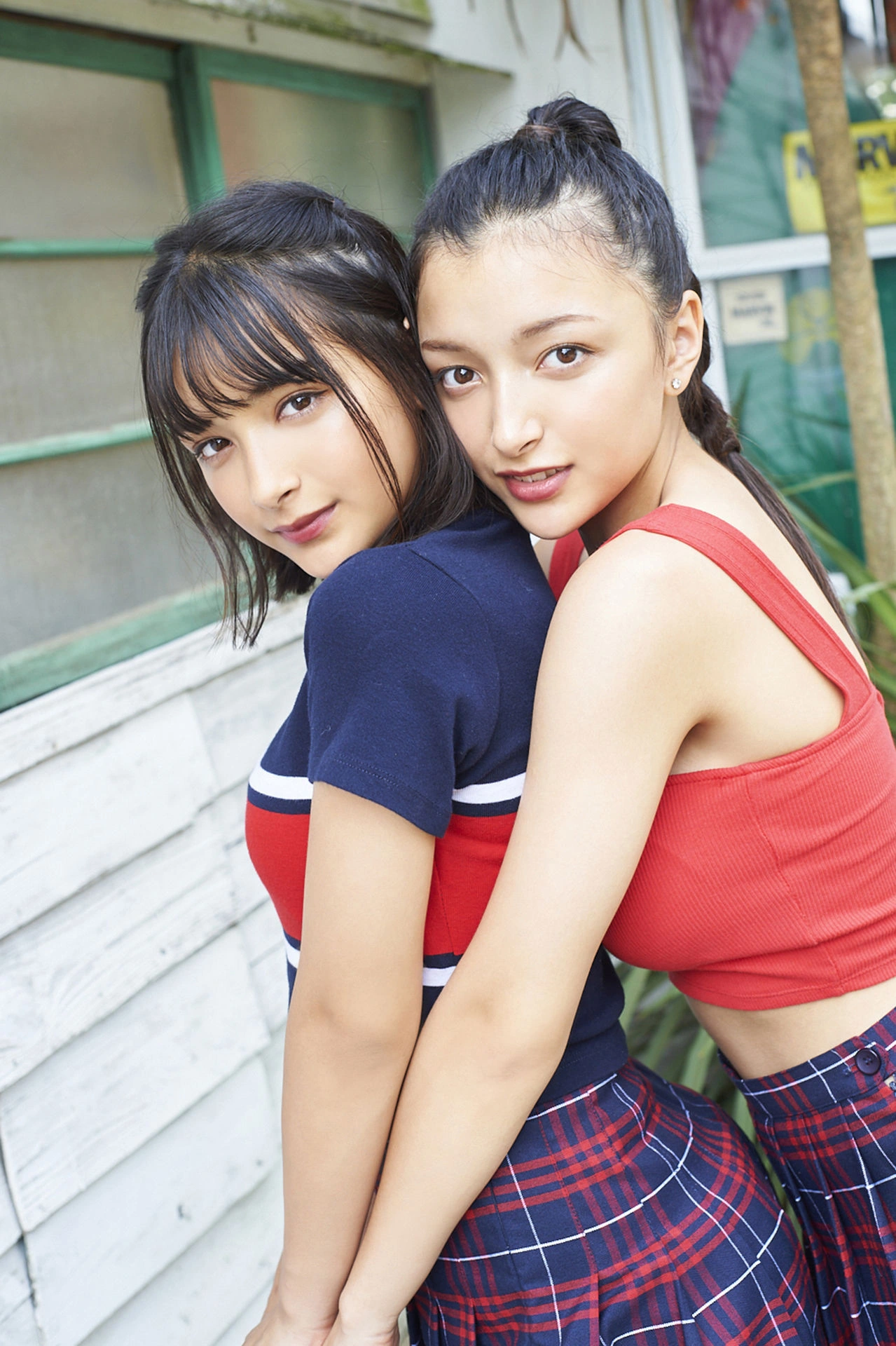 Erika エリカ, Marina マリナ, ヤンマガデジタル写真 「Eri－Mari エリマリ姉妹」 Set.02