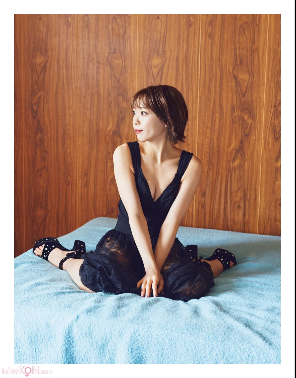 Shuka Saitō (斉藤朱夏)_ 2nd写真集 朱夏休み