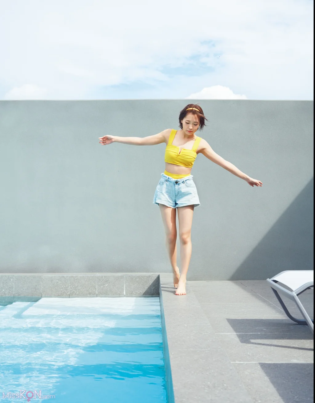 Shuka Saitō (斉藤朱夏)_ 2nd写真集 朱夏休み