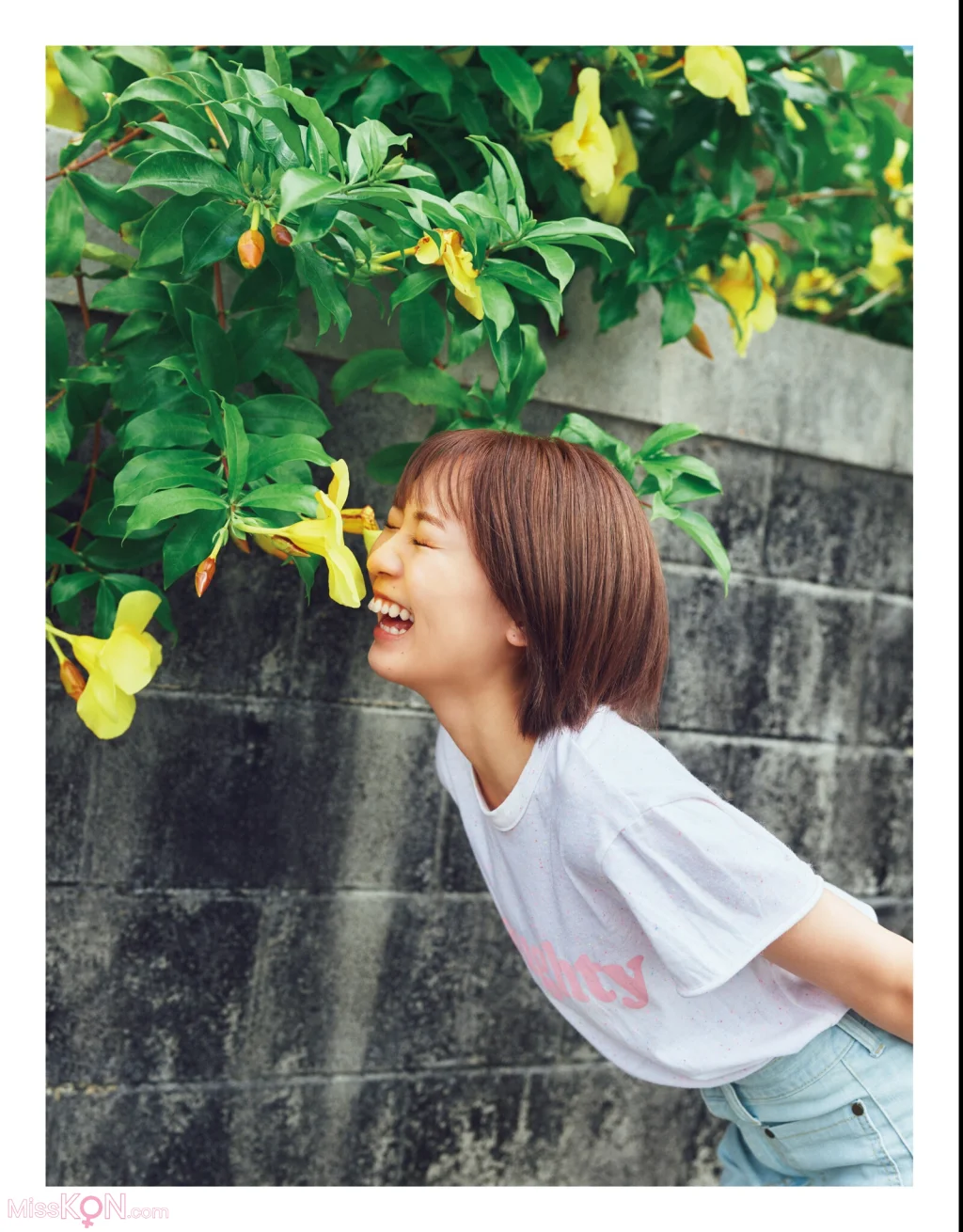 Shuka Saitō (斉藤朱夏)_ 2nd写真集 朱夏休み