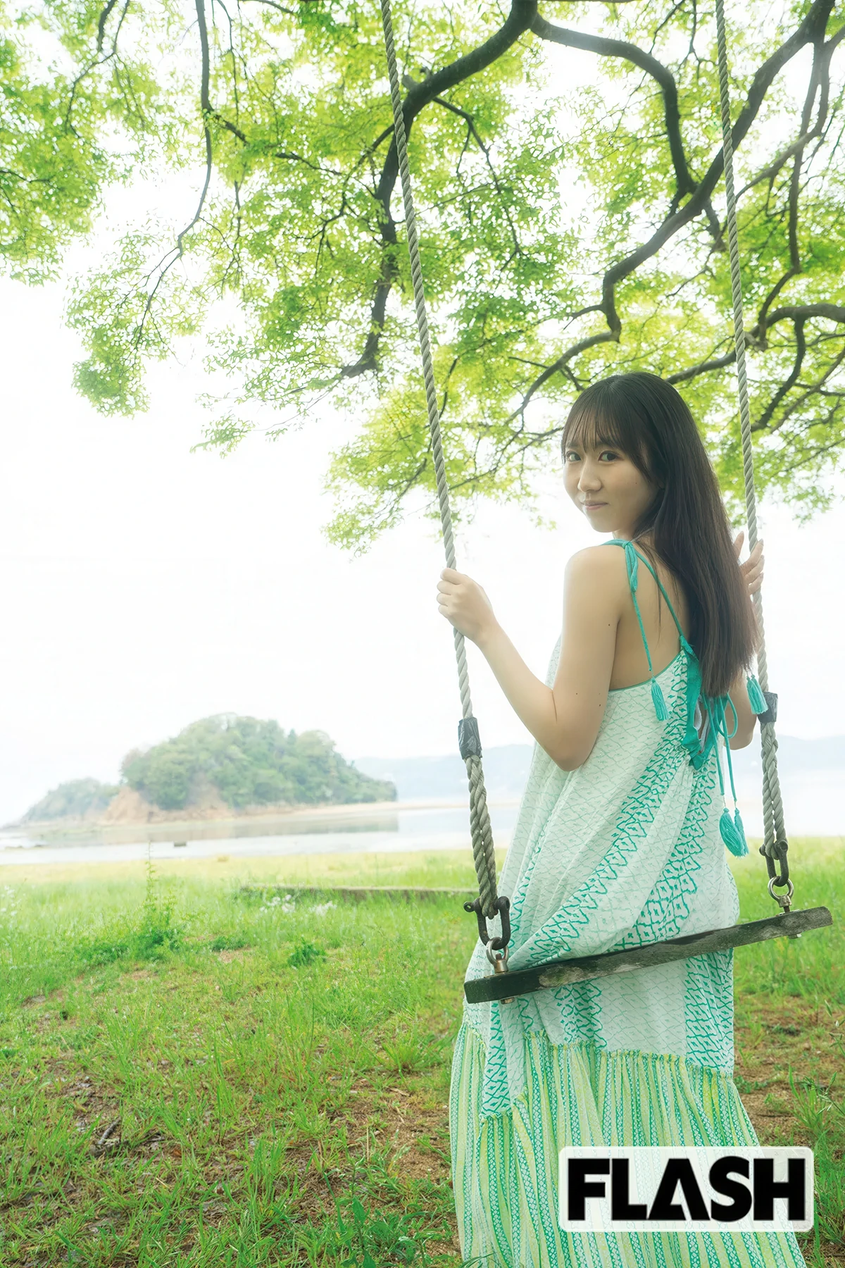 Rine Utsumi 内海里音, FLASH 2025.10.21 (フラッシュ 2025年10月21日号)