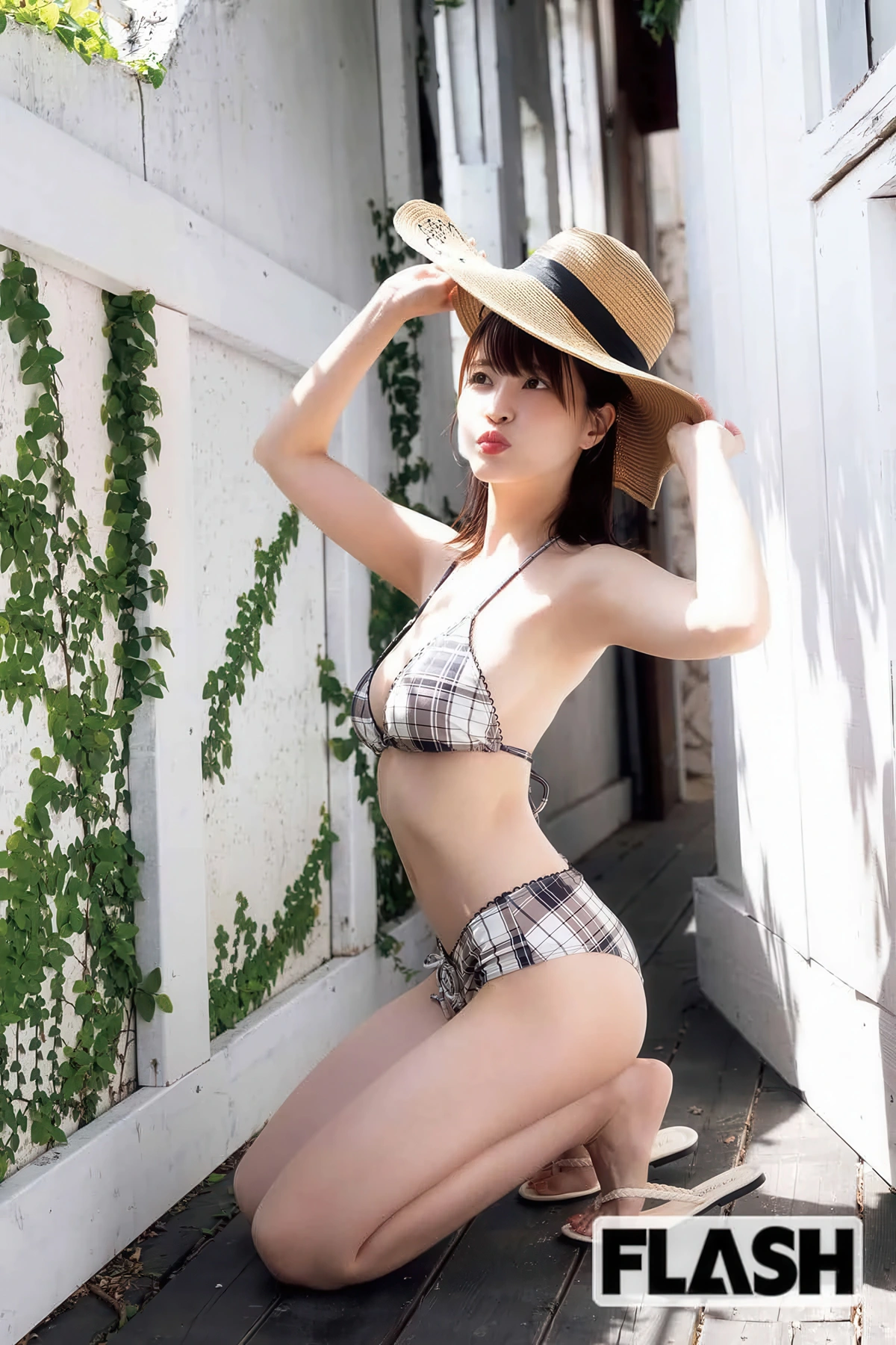 Asuka Kishi 岸明日香, Hana Takeuchi 竹内花, FLASH 2025.09.02 (フラッシュ 2025年9月2日号)