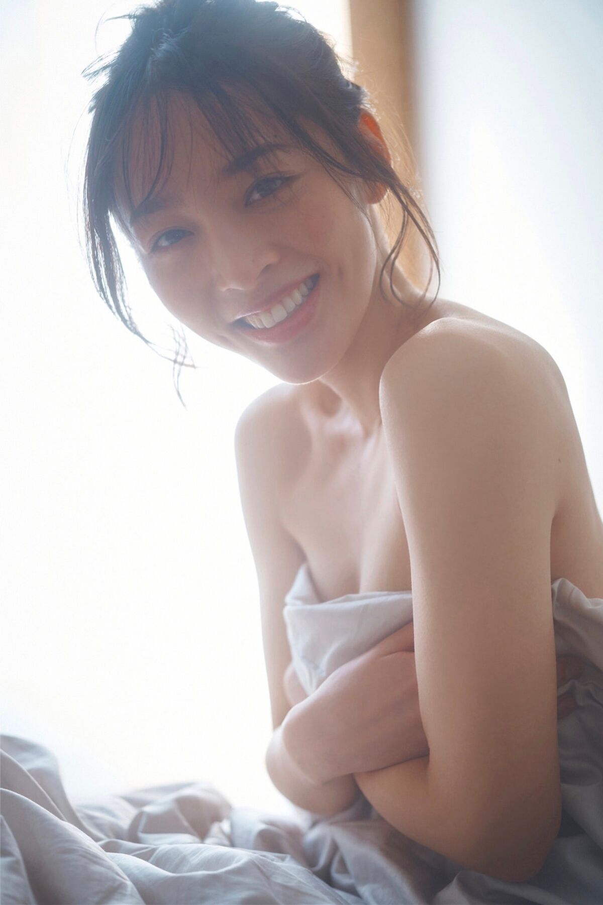 Misaki Jinbu 神部美咲 - FLASHデジタル写真集 ここだけの話 Vol.2