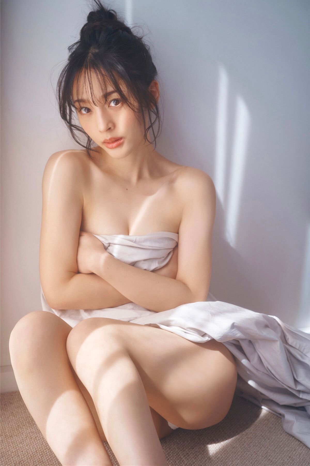 Misaki Jinbu 神部美咲 - FLASHデジタル写真集 ここだけの話 Vol.2