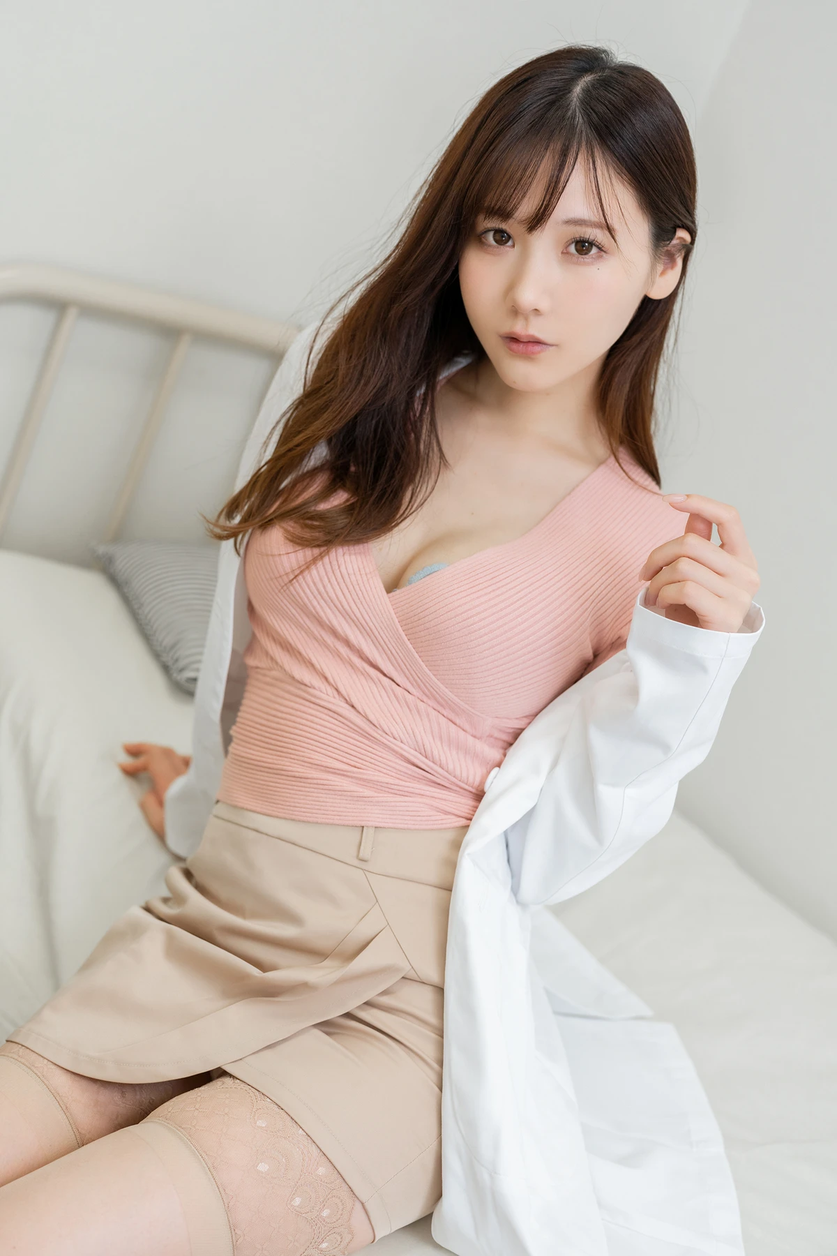 Kenken けんけん, 写真集 Fantia 「もしもけんけんが〇〇先生だったら」 Set.01