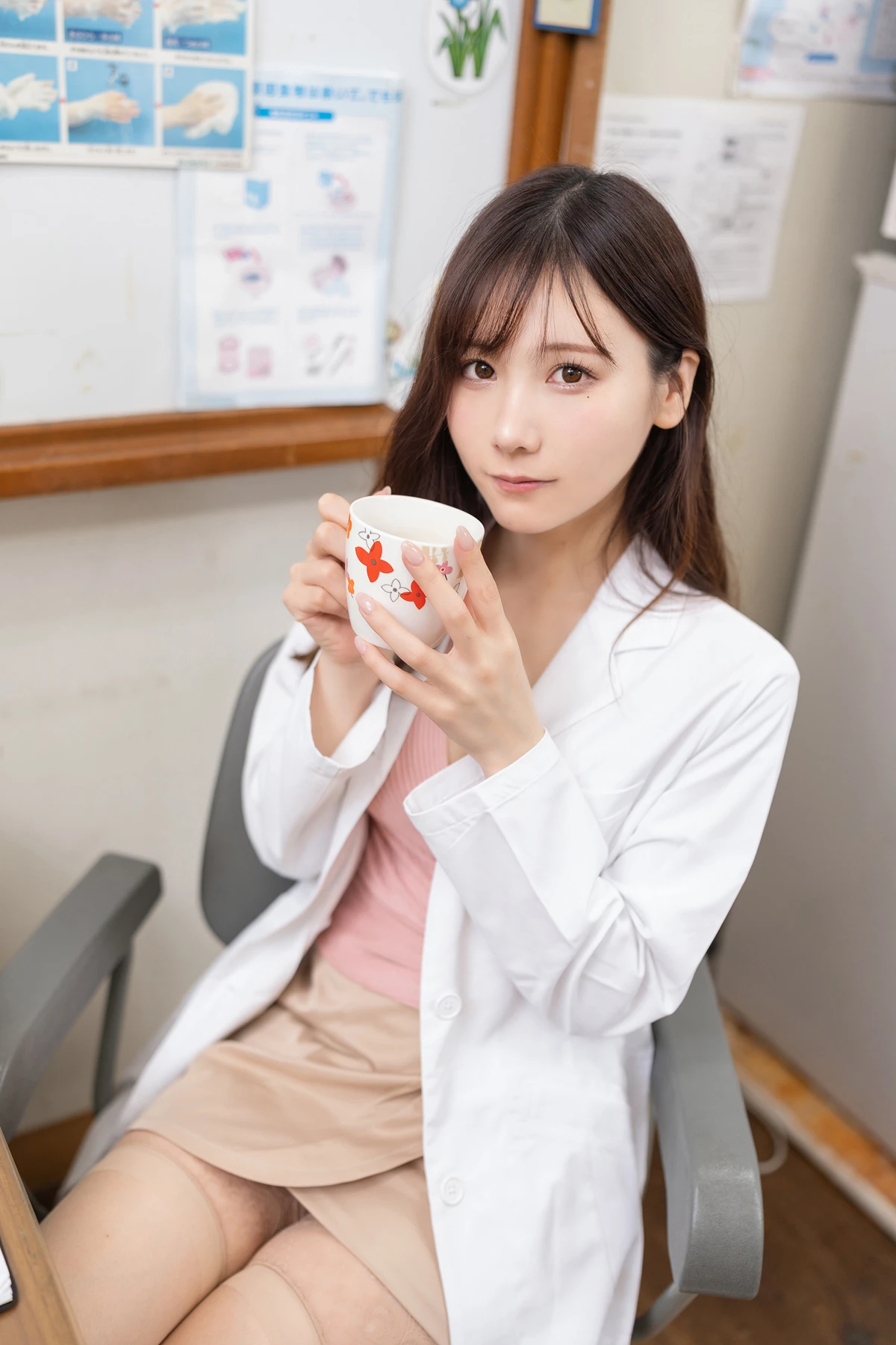 Kenken けんけん, 写真集 Fantia 「もしもけんけんが〇〇先生だったら」 Set.01