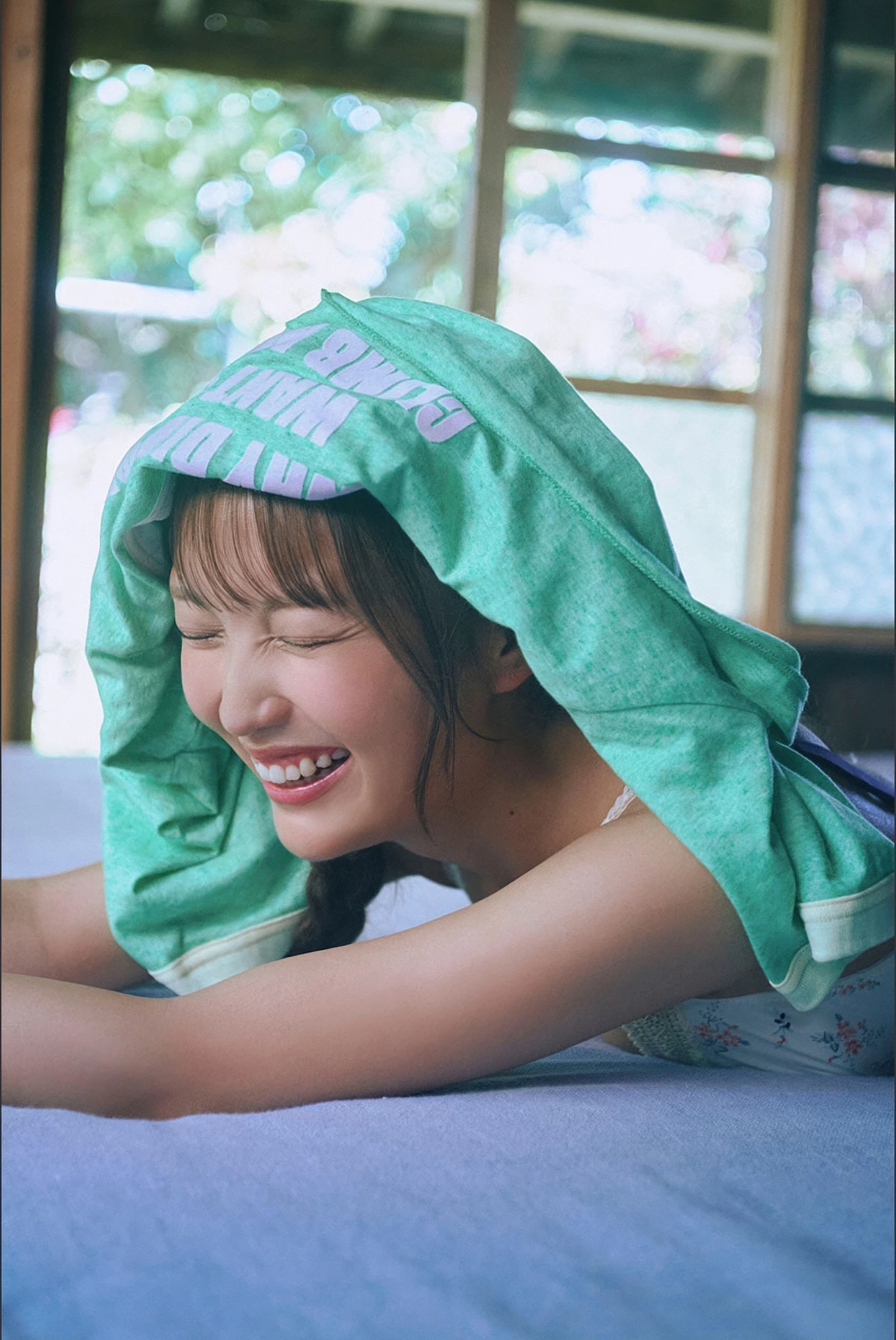 NEO ねお, 写真集 2025 Autumn Season Girl 「青にとける」