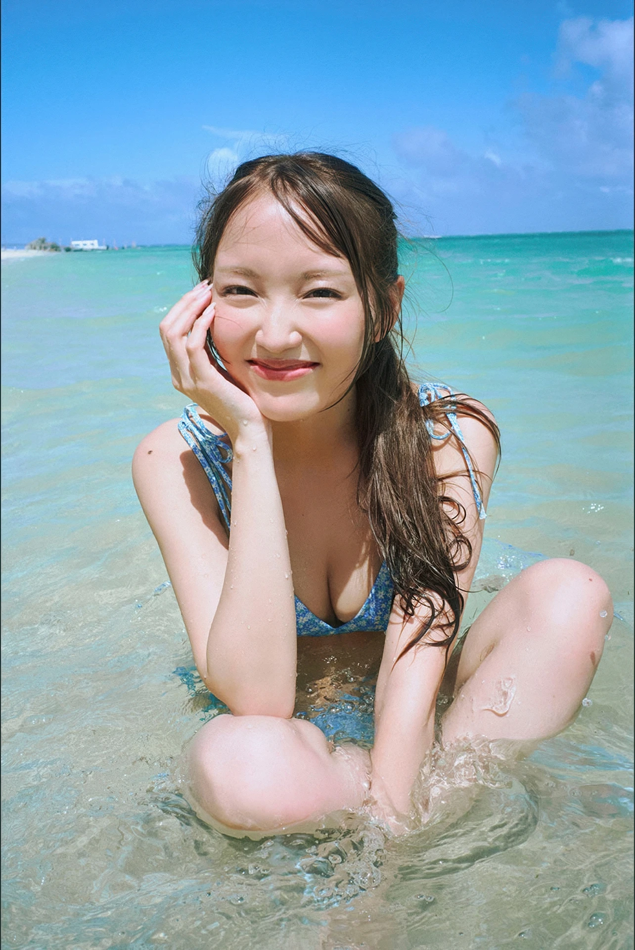 NEO ねお, 写真集 2025 Autumn Season Girl 「青にとける」