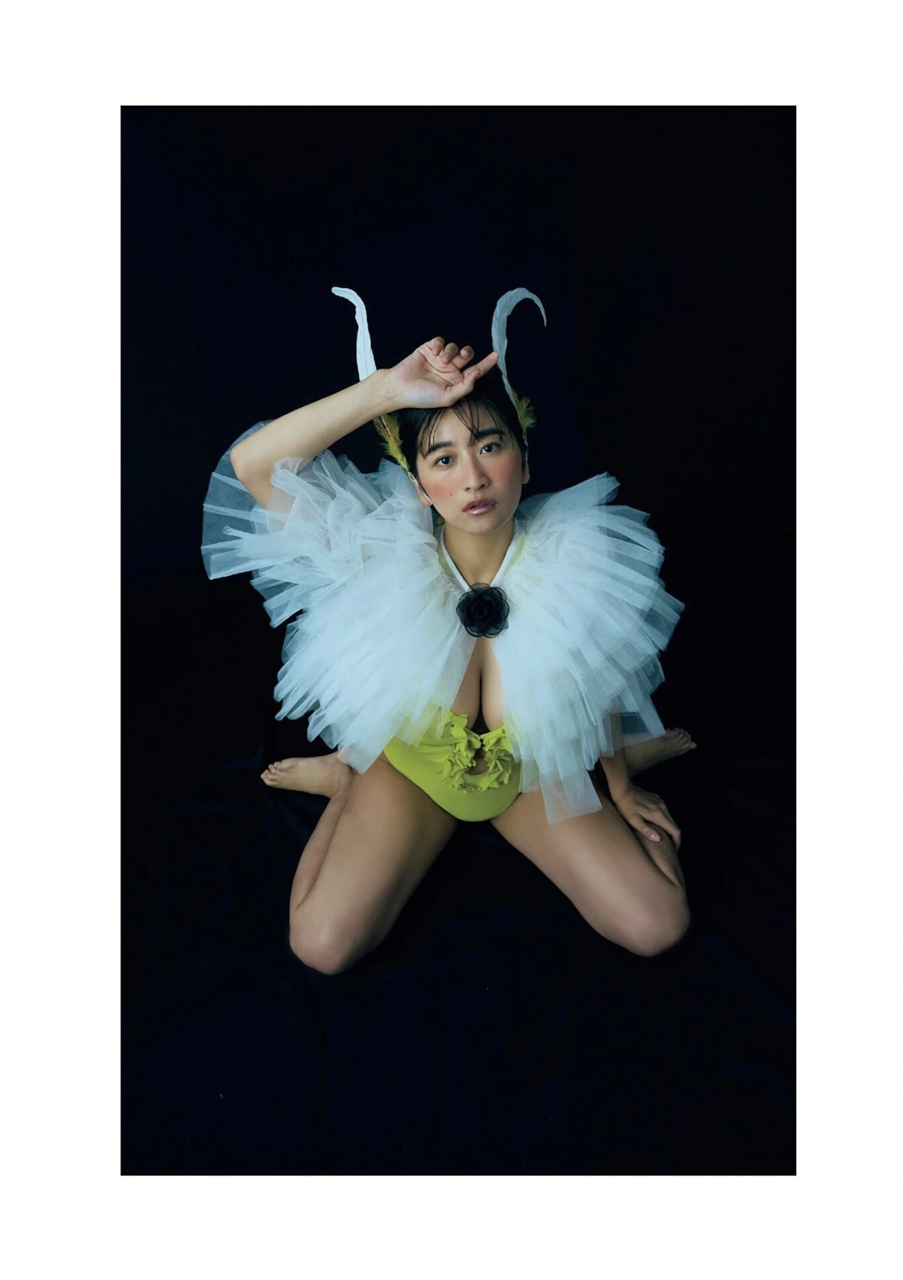 Ina Enohara 榎原依那, B.L.T. 写真集 Monster Round 4