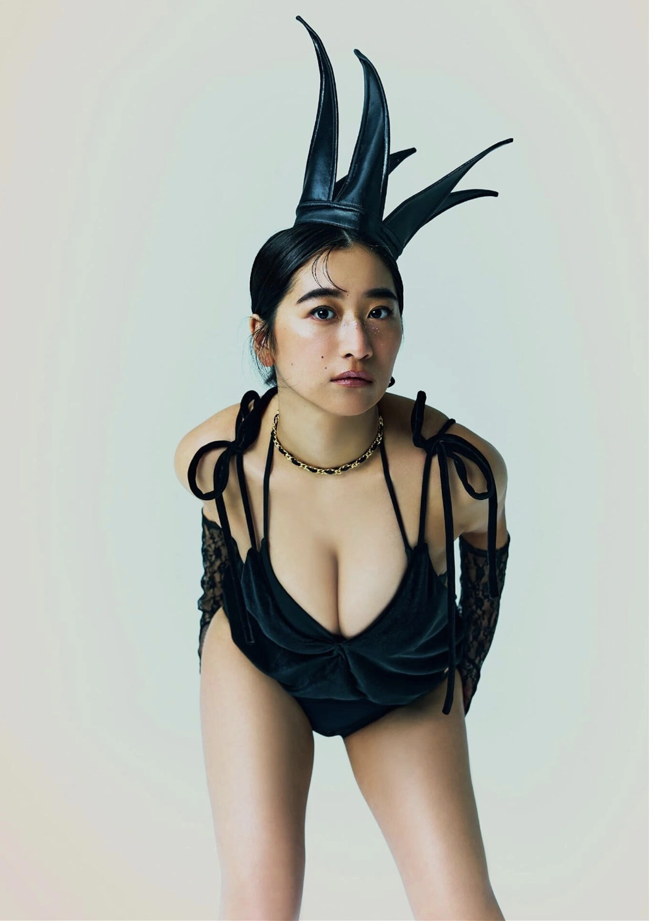 Ina Enohara 榎原依那, B.L.T. 写真集 Monster Round 4