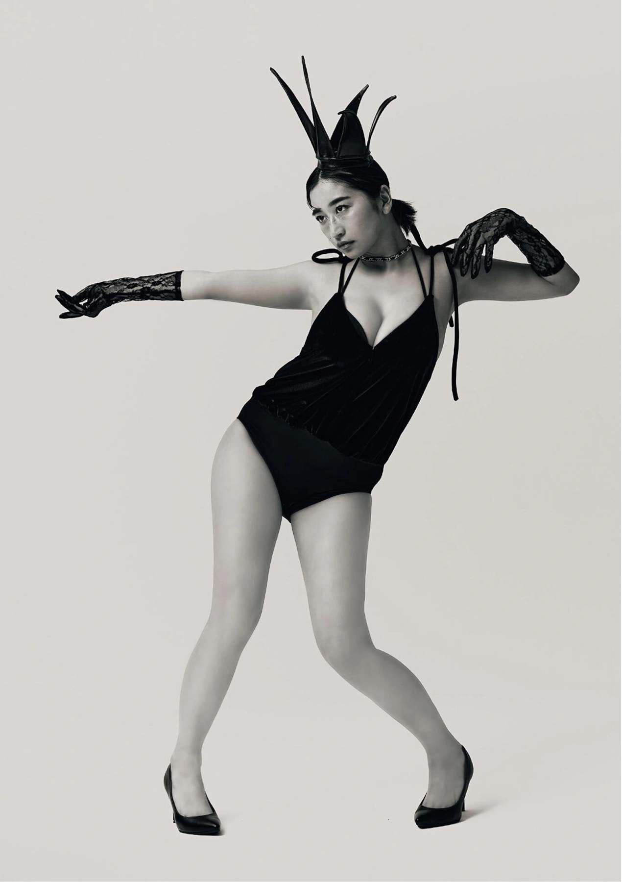 Ina Enohara 榎原依那, B.L.T. 写真集 Monster Round 4