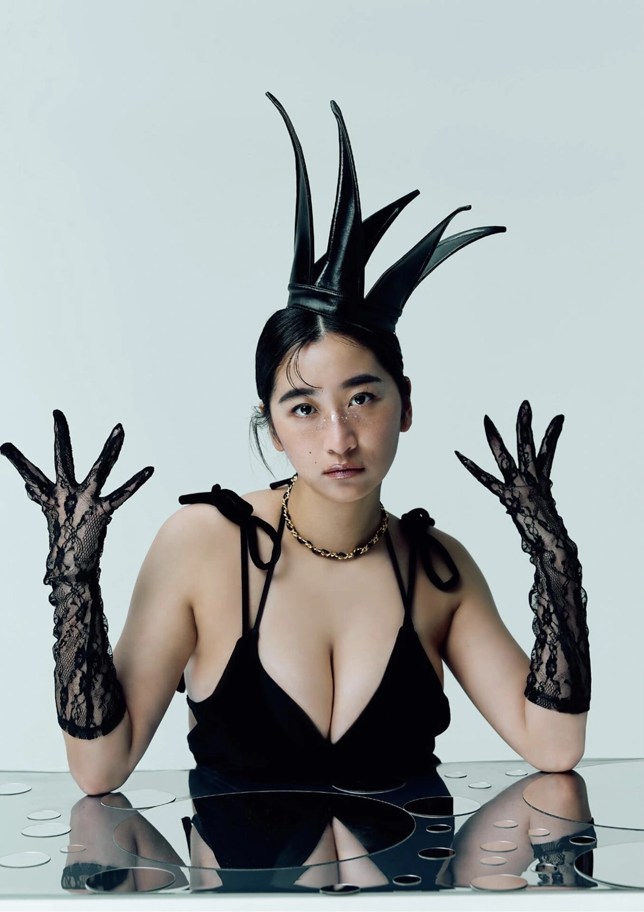 Ina Enohara 榎原依那, B.L.T. 写真集 Monster Round 4