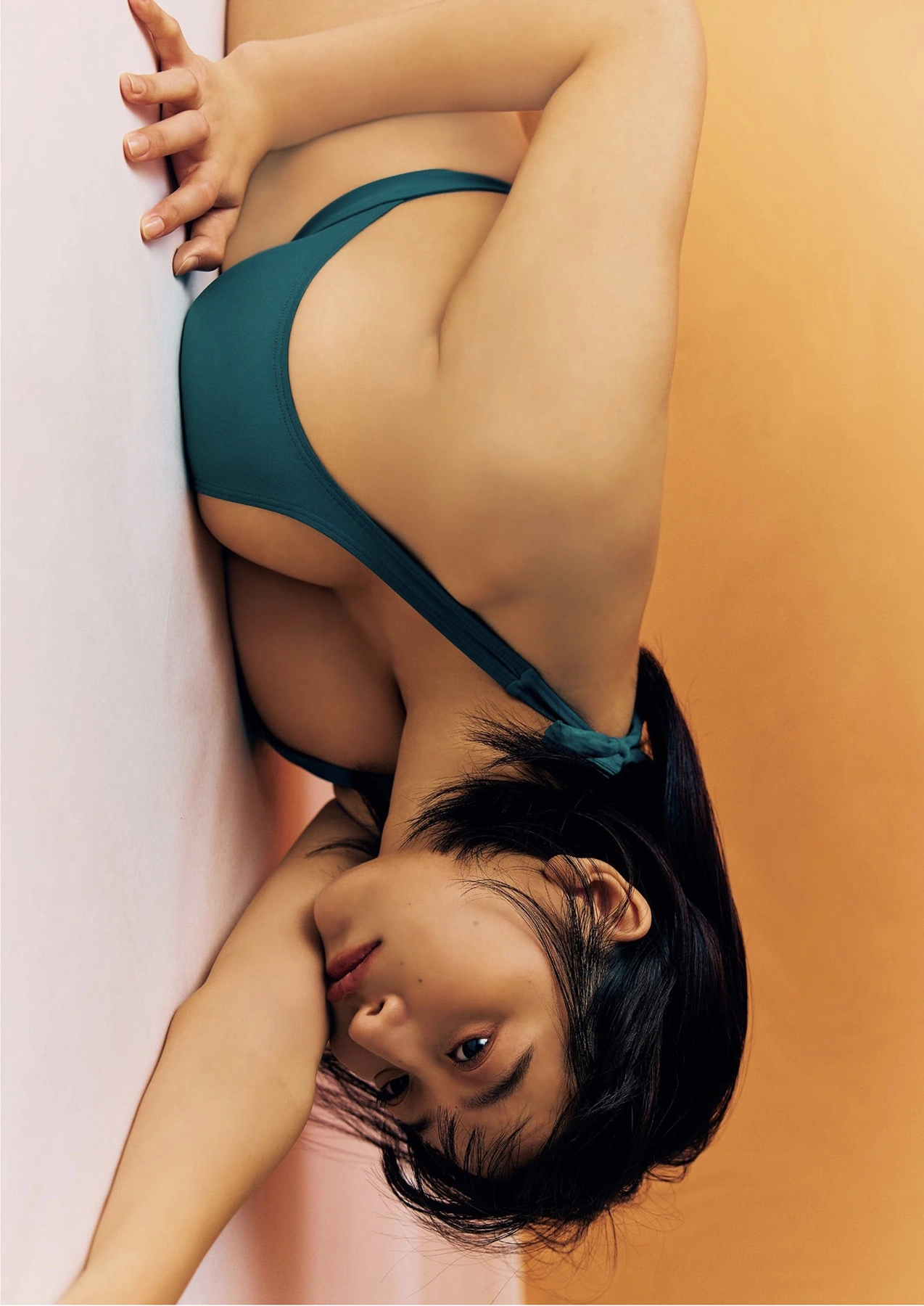 Ina Enohara 榎原依那, B.L.T. 写真集 Monster Round 4