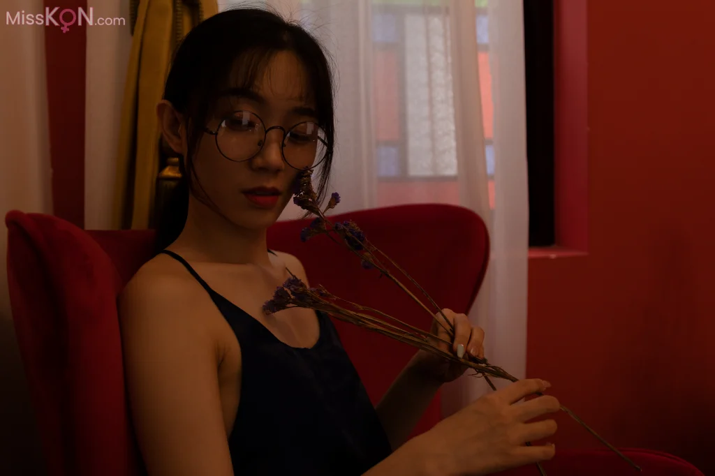 [Private Photoshoot] PKG攝影 清純眼鏡娘 小九 2022.11.30 大尺度 私拍套圖