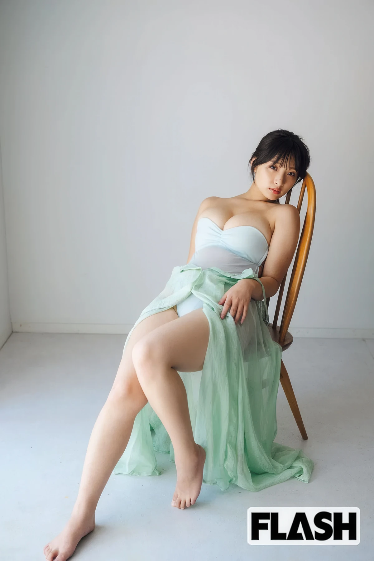 Misaki Sawa 沢美沙树, FLASH 2025.10.07 (フラッシュ 2025年10月07日号)