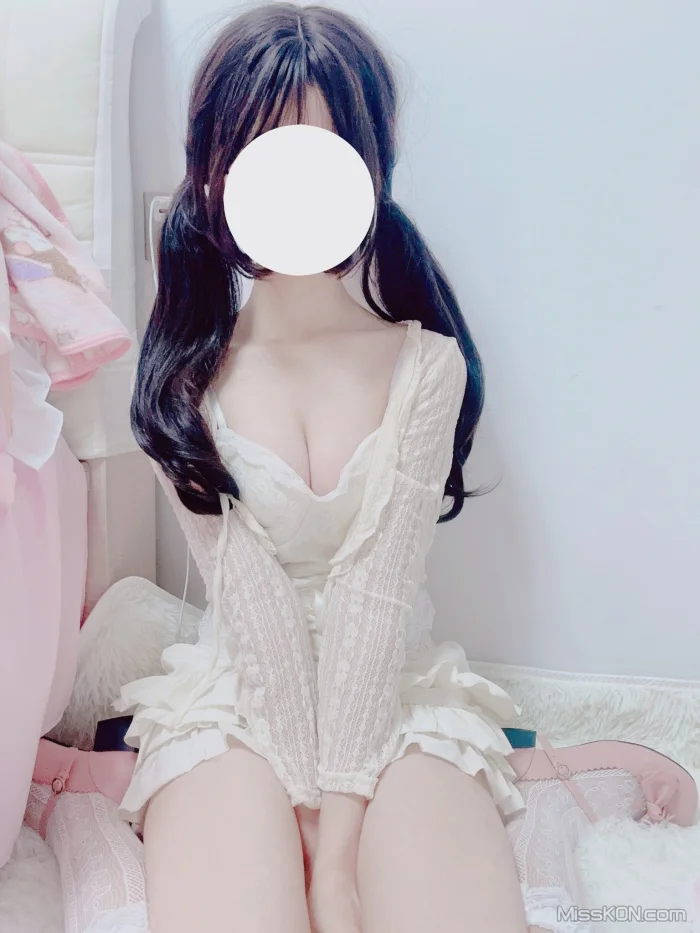 Xiaowen_5200(小温)_ 雙馬尾白虎蘿莉福利訂閱