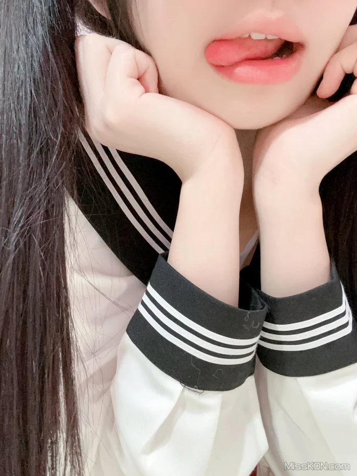 Xiaowen_5200(小温)_ 雙馬尾白虎蘿莉福利訂閱