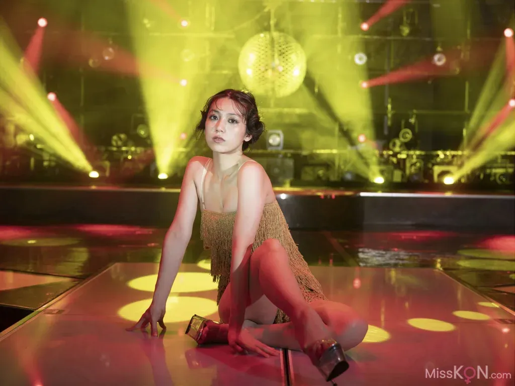 Airi Satō (佐藤あいり)_ [Friday Digital Photobook] Bathed In The Spotlight スポットライトに照らされて